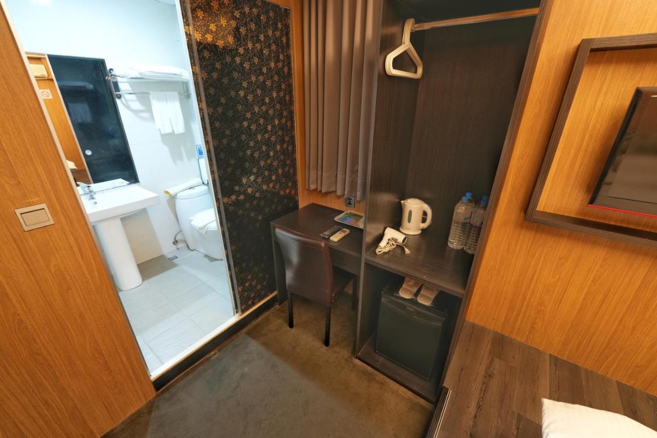 Meworld Hotel - Ximen Тайбэй Экстерьер фото