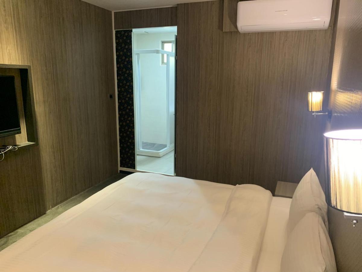 Meworld Hotel - Ximen Тайбэй Экстерьер фото